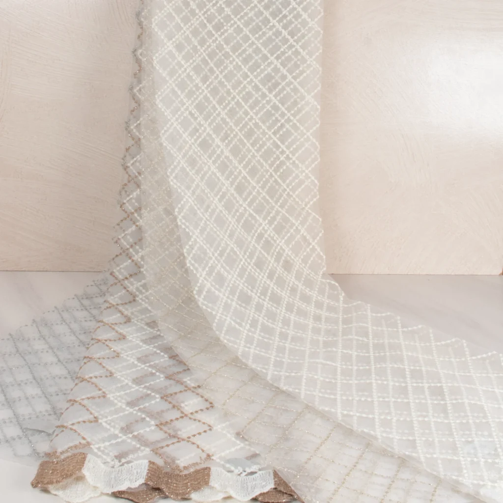 پارچه پرده‌ای تور گلدوزی‌شده با حاشیه- خرید از سناتکس