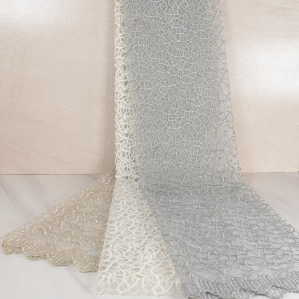 پارچه پرده‌ای تور طوسی گلدوزی‌شده با حاشیه- خرید از سناتکس