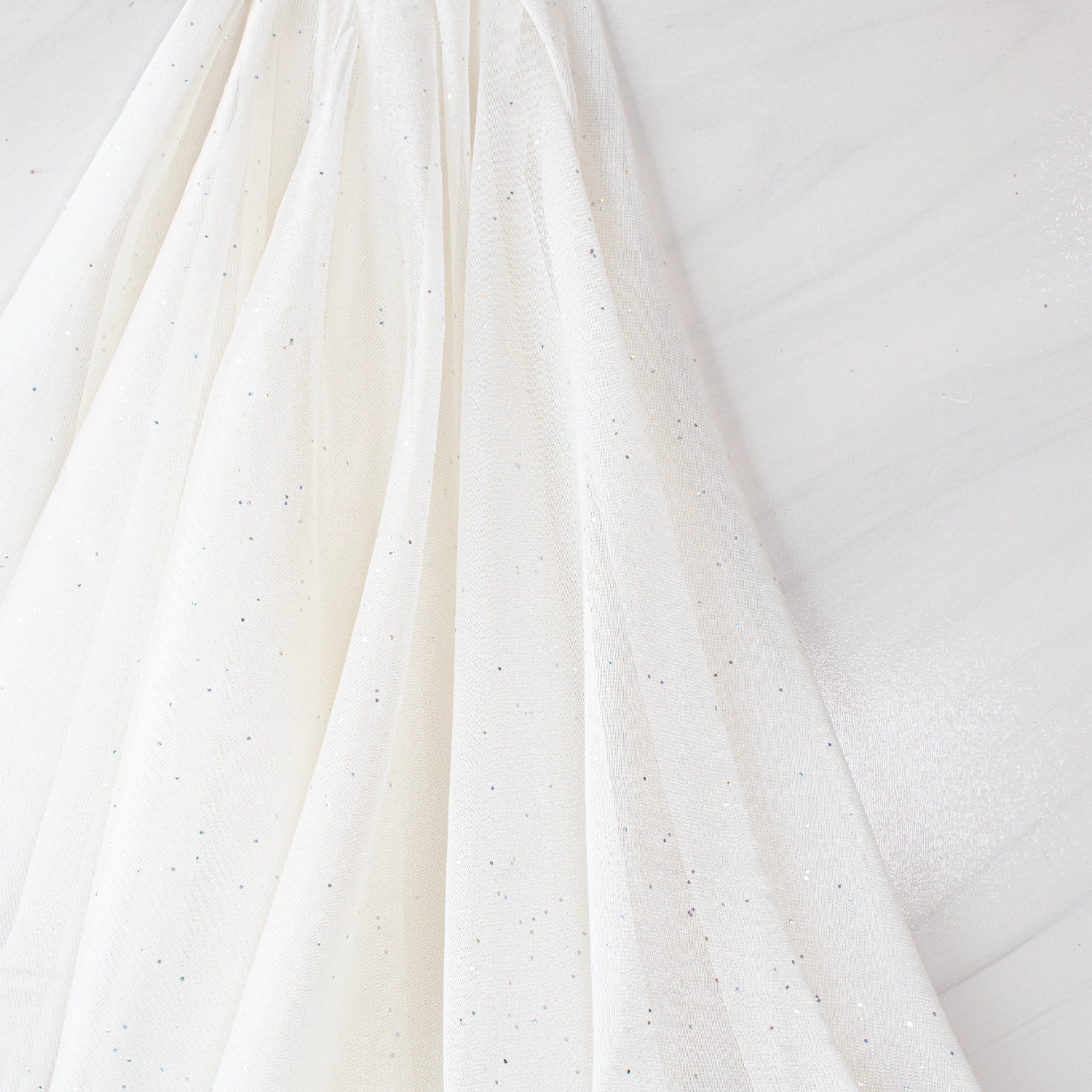 پارچه پرده ای الورا- خرید از سناتکس- تضمین قیمت و کیفیت