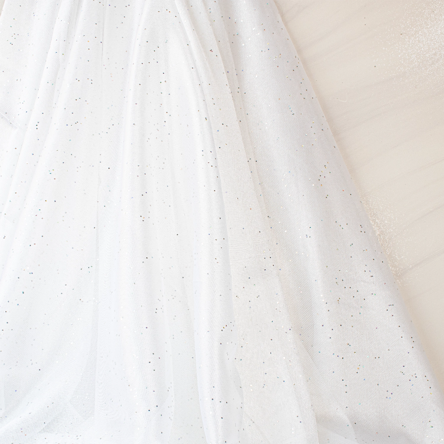 پارچه پرده ای الورا- خرید از سناتکس- تضمین قیمت و کیفیت